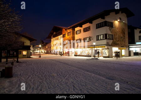 Geographie/Reisen, Deutschland, Bayern, Oberbayern, Garmisch-Partenkirchen, Fußgängerzone, Schnee, Additional-Rights - Clearance-Info - Not-Available Stockfoto