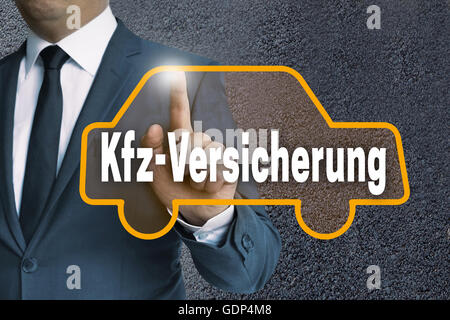 Kfz Versicherung (im deutschen Kfz-Versicherung) Auto Touchscreen gesteuert Geschäftsmann Konzept. Stockfoto