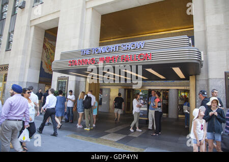 NBC Studios für die Tonight Show mit Jimmy Fallon entlang 6th Avenue am Rockefeller Center in Midtown Manhattan, NYC. Stockfoto