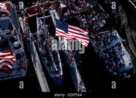 AJAXNETPHOTO. 1987. FREMANTLE, AUSTRALIEN. -AMERICAS CUP 1987 - STARS & STREIFEN US55 FINALE SIEGER. FREMANTLE FEIERN. FOTO: JONATHAN EASTLAND/AJAX REF: 876240 HDD YAR Stockfoto