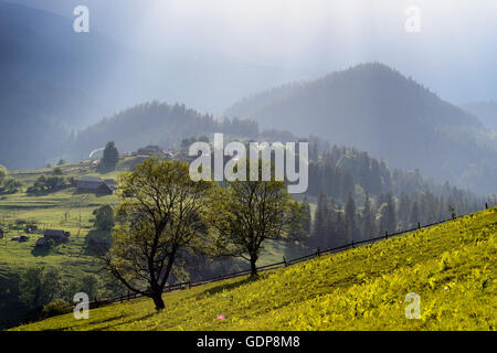 Dzembronya Dorf, Karpaten, Ivano-Frankovsk Region, Ukraine Stockfoto