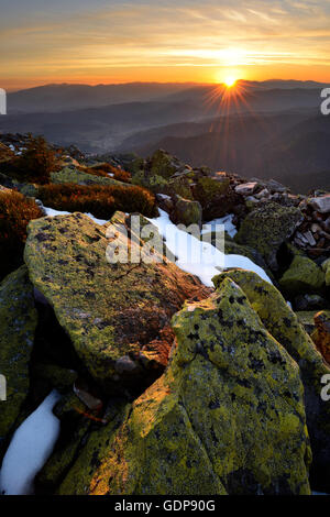 Gorgany Bergrücken, Aussicht vom Khomiak Berg, Karpaten, Frankowsk Region, Ukraine Stockfoto