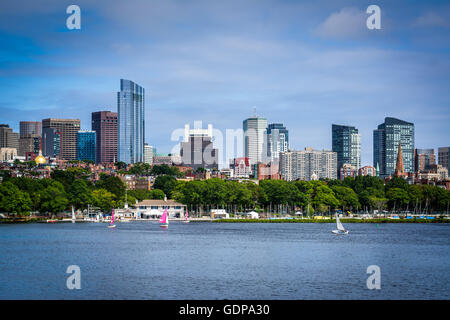 Der Charles River und Gebäude in Beacon Hill und den Financial District, in Boston, Massachusetts. Stockfoto