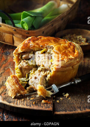 Huhn, Lauch und Vollkorn Senf Torte Stockfoto
