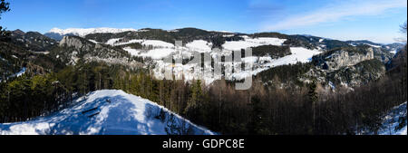 Semmering: Blick vom 20 Schilling Blick auf der Semmeringbahn mit der Kalte Rinne Viadukt (links), das Dorf Breitenstei Stockfoto