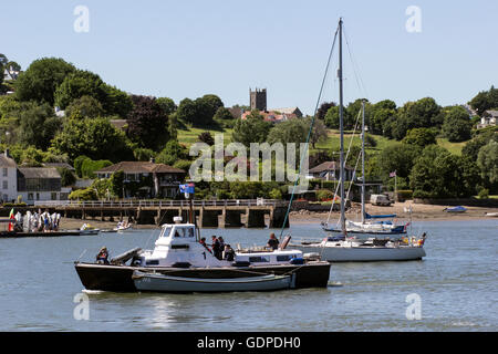 Blick vom Greenway Kai der Marinebehälter am Fluss Dart, Devon, Dittisham, uk, Fluss, Wasser, Sommer, Ditsum, Ziel, Stockfoto