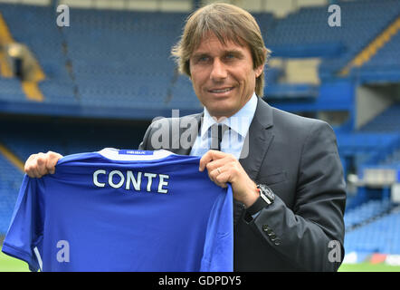 Antonio Conte, vorgestellt als der neue Manager von Chelsea, Chelsea Football Club, Stamford Bridge, London UK Stockfoto
