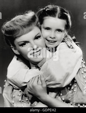 MEET ME IN St. LOUIS 1944 MGM Film mit Judy Garland auf der linken Seite und Margaret O'Brien Stockfoto