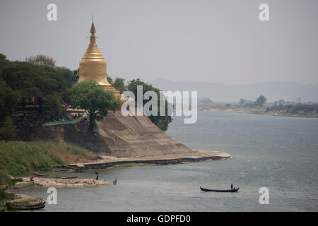 die Lawkananda-Pagode in der Landschaft des Flusses Ayeyarwady in Bagan in Myanmar in Südostasien. Stockfoto