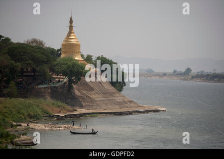 die Lawkananda-Pagode in der Landschaft des Flusses Ayeyarwady in Bagan in Myanmar in Südostasien. Stockfoto