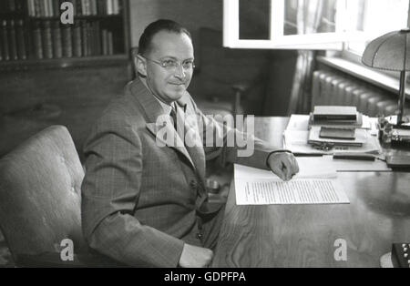 1930er Jahre, historisch, Konrad Henlein an seinem Schreibtisch. Henlein war zu diesem Zeitpunkt der führenden Sudeten deutsche Politiker in der Tschechoslowakei. Stockfoto