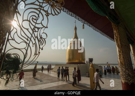 die Lawkananda-Pagode am Ayeyarwady Fluß in Bagan in Myanmar in Südostasien. Stockfoto