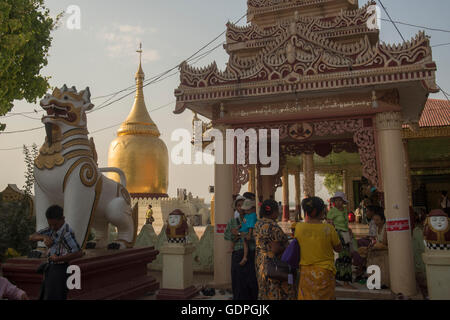 die Lawkananda-Pagode am Ayeyarwady Fluß in Bagan in Myanmar in Südostasien. Stockfoto