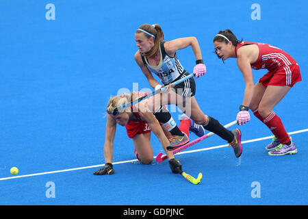 Argentinischen Hockey-Spieler auf den Angriff Stockfoto