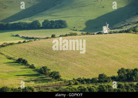 Sommer am Nachmittag ashcombe Windmühle auf dem South Downs, East Sussex, England. Stockfoto