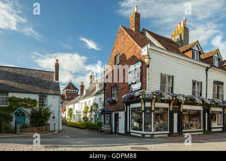 Sommernachmittag auf Cliffe High Street in Lewes, England. Stockfoto