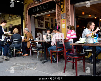 NonSolo mediterranes Restaurant und eine Bar auf der Avenida Alvaro Obregon im Stadtteil Roma Norte von Mexico City, Mexiko. Stockfoto