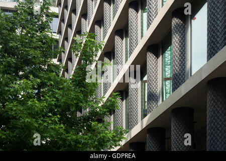 Büroflächen und Wohnungen neben Kings Cross u-Bahnstation Regeneration Entwicklung einer Pancras Square in London Stockfoto