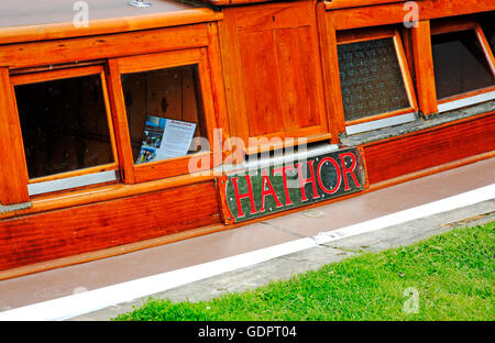 Dem Typenschild auf der Seite der Norfolk Vergnügen Wherry Hathor. Stockfoto