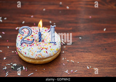 Einzigen Geburtstag Donut und Kerze Stockfoto