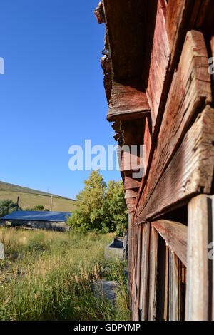 Alte rote Kuhstall auf alten Bauernhof in Preston in Idaho. Stockfoto