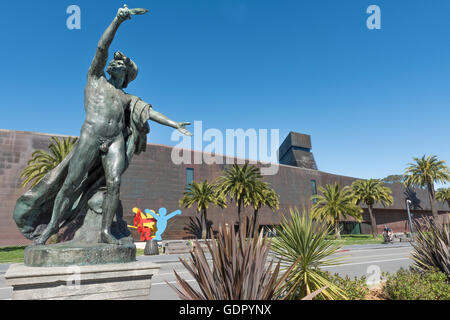 Statuen außerhalb das De Young Museum im Golden Gate Park, San Francisco, Kalifornien, USA Stockfoto