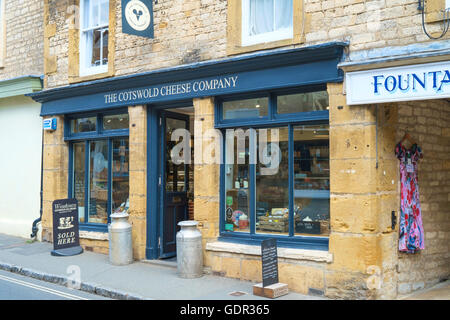 Stow-on-the-Wold Cotswold Stadt in Gloucestershire England UK die Cotswold cheese Company shop Stockfoto