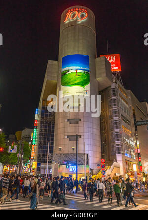 Shibuya-Kreuzung in der Nacht, Kanto-Region, Tokyo, Japan Stockfoto