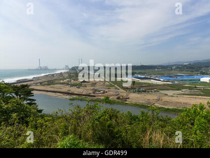 Beutel mit bestrahlten Schutt gestapelt in einem Bereich, die durch den 2011 Tsunami und Atomkatastrophe, Präfektur Fukushima, Naraha, Japan betroffen war Stockfoto