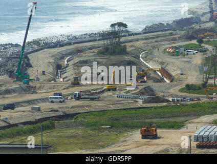 Beutel mit bestrahlten Schutt gestapelt in einem Bereich, die durch den 2011 Tsunami und Atomkatastrophe, Präfektur Fukushima, Naraha, Japan betroffen war Stockfoto