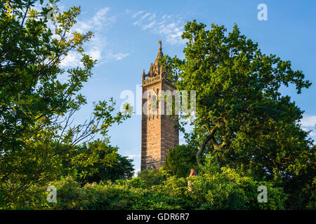 Cabot Tower auf Brandon Hill mit Blick auf die Stadt Bristol, England. Stockfoto