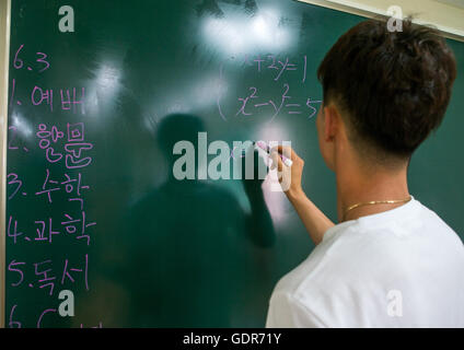 North Korean Teen Überläufer in Yeo-Mung Alternative Schule während einem Mathematikkurs, National Capital Area, Seoul, Südkorea Stockfoto