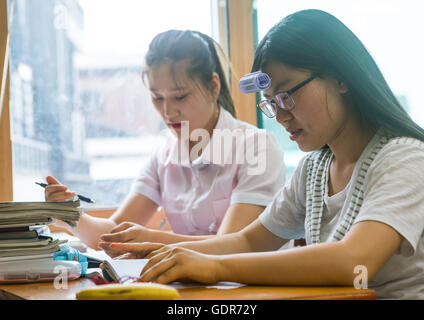 Nordkoreanische Teenager Überläufer in Yeo-Mung Alternative Schule, National Capital Area, Seoul, Südkorea Stockfoto