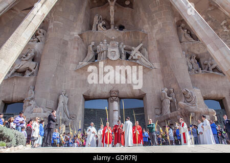 Masse des Palm Sunday.Passion Fassade, Außenbereich der Basilika Sagrada Familia, Barcelona, Katalonien, Spanien Stockfoto