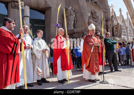 Masse des Palm Sunday.Passion Fassade, Außenbereich der Basilika Sagrada Familia, Barcelona, Katalonien, Spanien Stockfoto