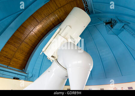 Die große professionelle Teleskop in die bulgarische nationale Sternwarte (Rozhen Observatory) von innen. 200 cm Stockfoto