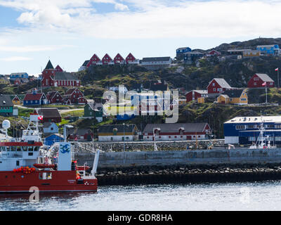 Blick Sisimiut West Grönland vom Hafen zweitgrößte Grönland Stadt Inuit Heimatgemeinde von Kangerluarsunnguaq Bay in Qeqqata Gemeinde Stockfoto