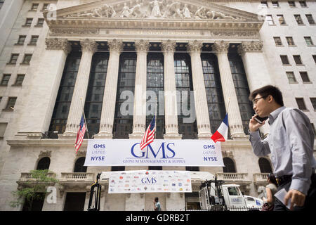 Der New York Stock Exchange ist für Gips Management & liefern (GMS) auf Montag, 18. Juli 2016 eingerichtet.   (© Richard B. Levine) Stockfoto