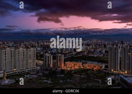 Ulan Bator, der Hauptstadt der Mongolei bei Sonnenuntergang. Stockfoto