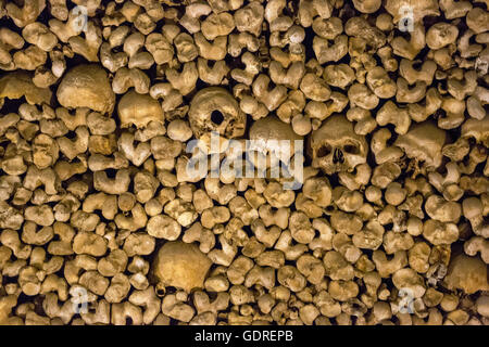 aufgetürmt Knochen im Beinhaus, Capela Dos Ossos Parede, Kapelle der Knochen, Knochenkapelle, Beinhaus in Évora, Distrikt Évora, Portugal, Stockfoto