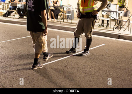 Las Vegas, Nevada - Polizei eine Nüchternheit Checkpoint auf Las Vegas Valley Drive, Inhaftierung zahlreicher Treiber einrichten. Stockfoto