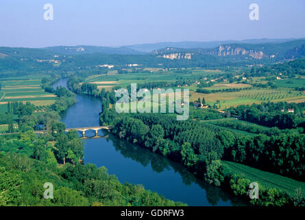 Fluss Dordogne gesehen von Domme, Département Dordogne, Region Aquitaine, Frankreich Stockfoto