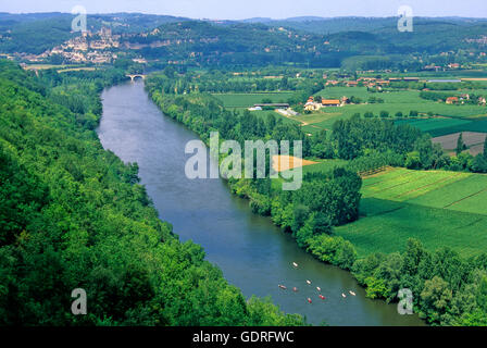 Fluss Dordogne gesehen von Domme, Département Dordogne, Region Aquitaine, Frankreich Stockfoto