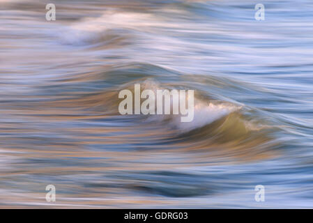 Welle in der Ostsee, verrissen erschossen, Rügen, Mecklenburg-Vorpommern, Deutschland Stockfoto