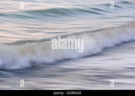 Wellen in der Ostsee, verrissen erschossen, Rügen, Mecklenburg-Vorpommern, Deutschland Stockfoto