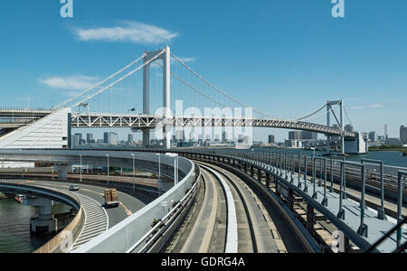 Gleise auf Rainbow Bridge, Tokyo, Japan Stockfoto