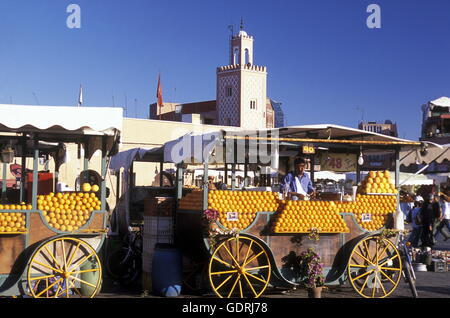 Die Altstadt in der Nähe der Fna-Platz Djemma del in der alten Stadt von Marrakesch in Marokko in Nordafrika. Stockfoto