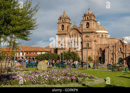 Cusco-Kathedrale (Nuestra Señora De La Asunción) und Plaza de Armas in Cusco, Peru Stockfoto