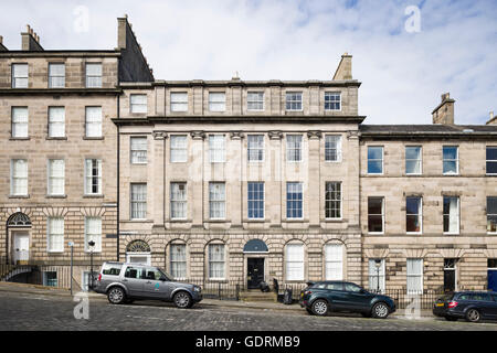 Grand neoklassizistischen Bürgerhäusern bei Drummond in die neue Stadt, Edinburgh. Stockfoto