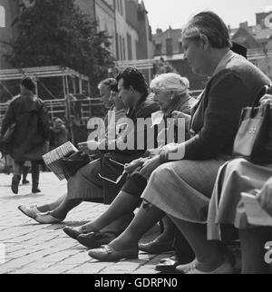 Ältere Menschen in Prag, 1960er Jahre Stockfoto